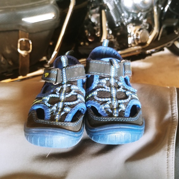 Toddler Shoe lot (5 pairs) - Picture 5 of 7